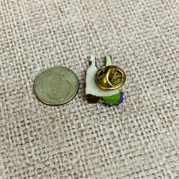 Double Wine Bottles with Grapes Pin - Picture 1 of 2